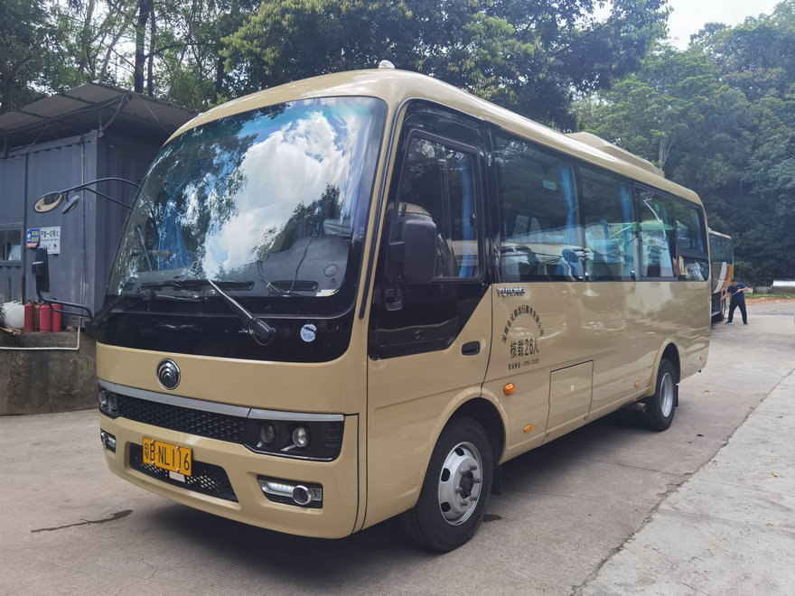 宇通26座中巴
